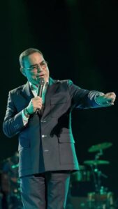 GILBERTO SANTA ROSA